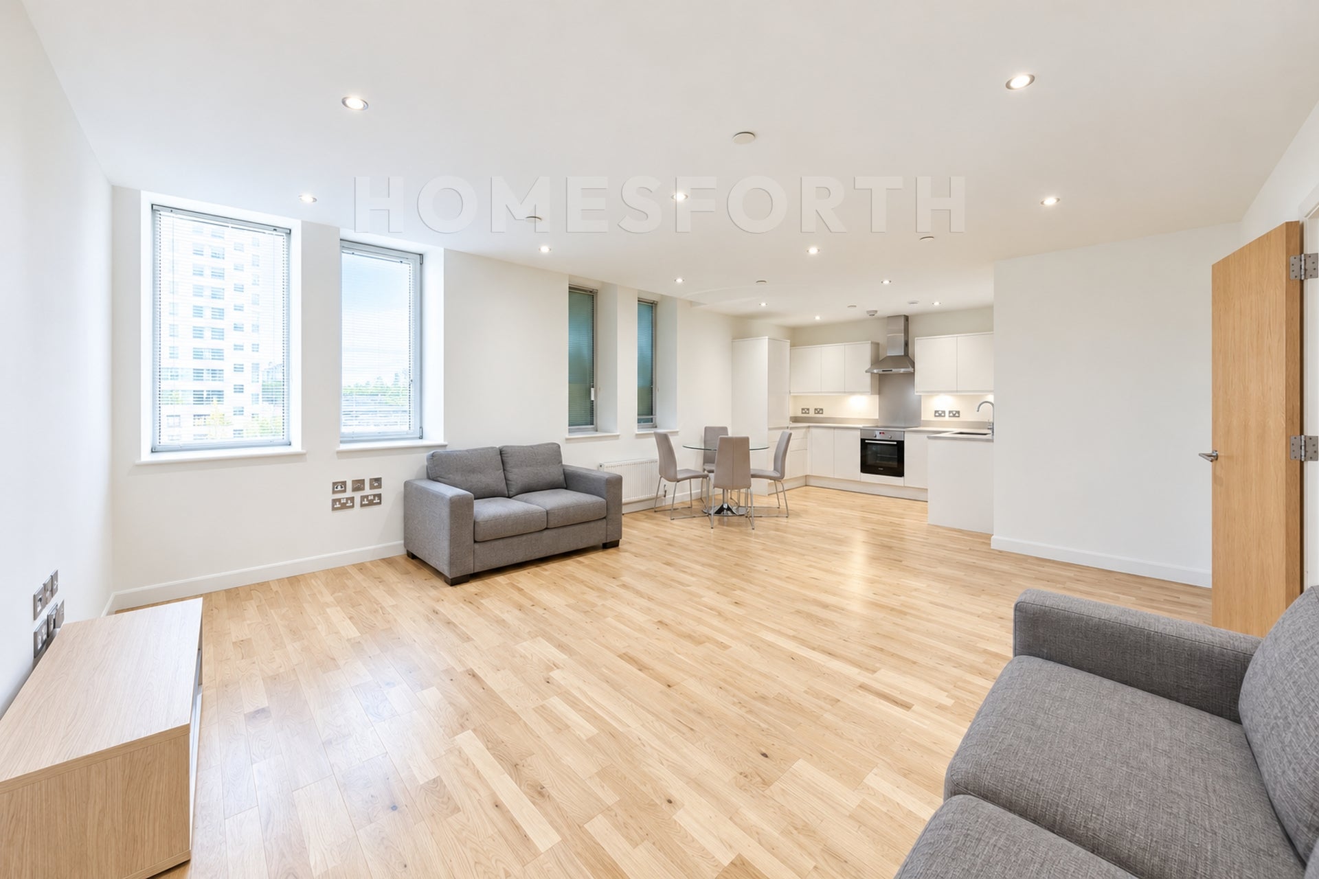 Flat Lansdowne Road in Greater London