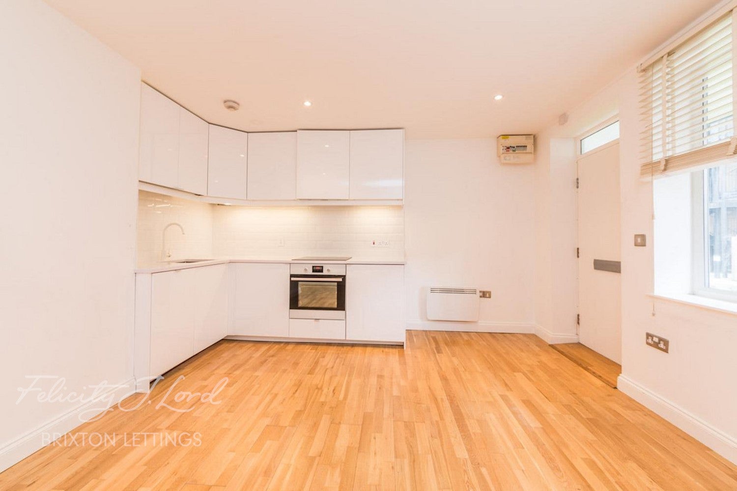Flat Dewey Lane in Greater London