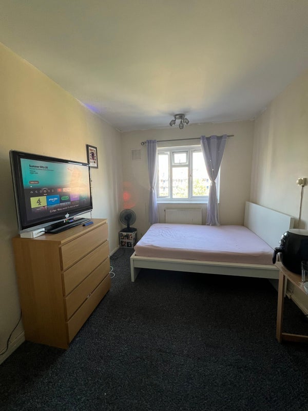 Room Deepdene Gardens in Greater London