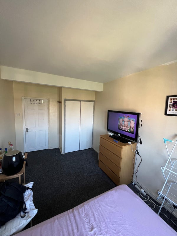 Room Deepdene Gardens in Greater London