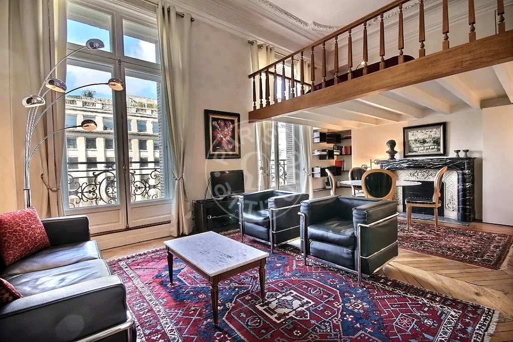 Flat Avenue de Friedland in Paris