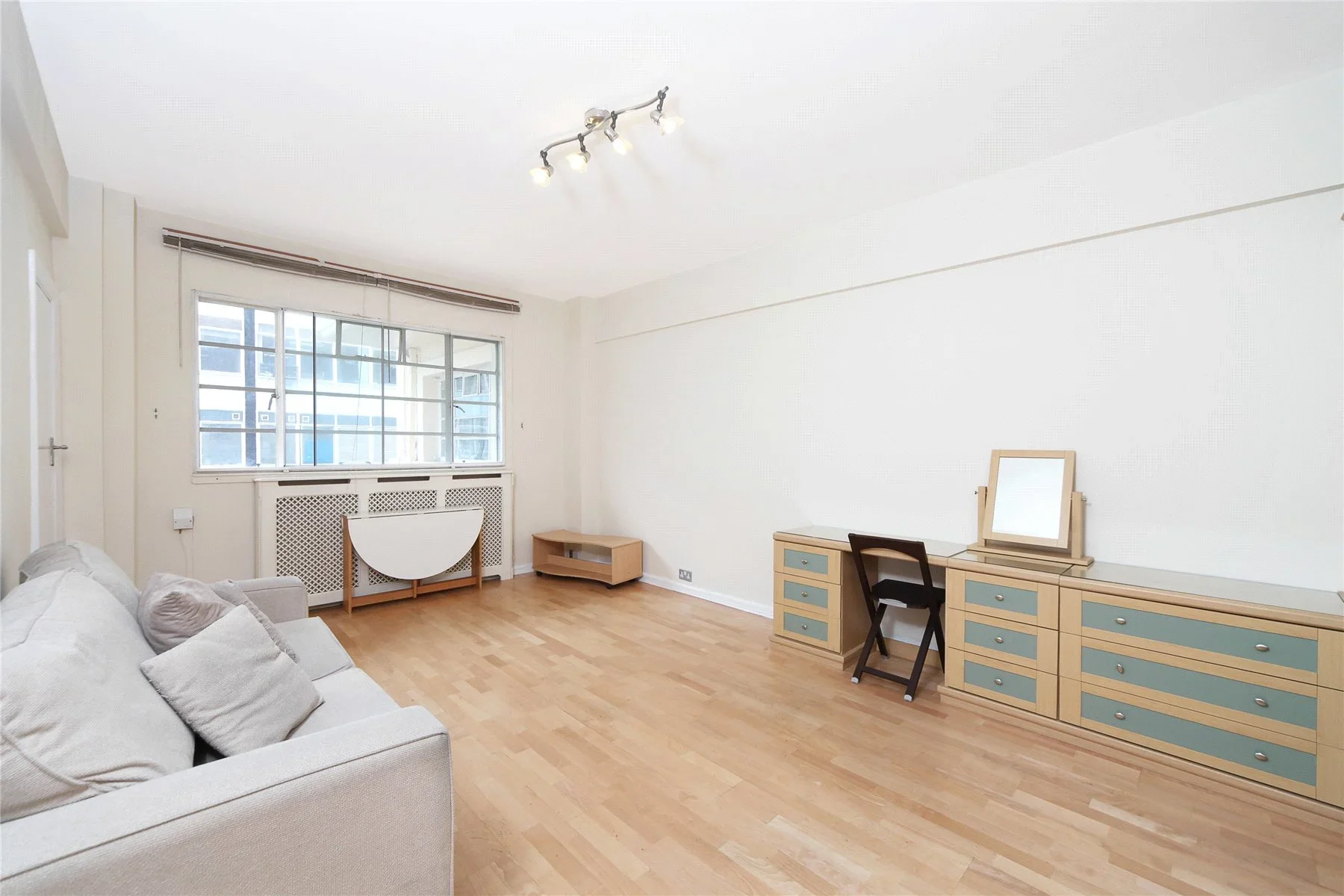 Flat Palace Gardens Terrace in Greater London
