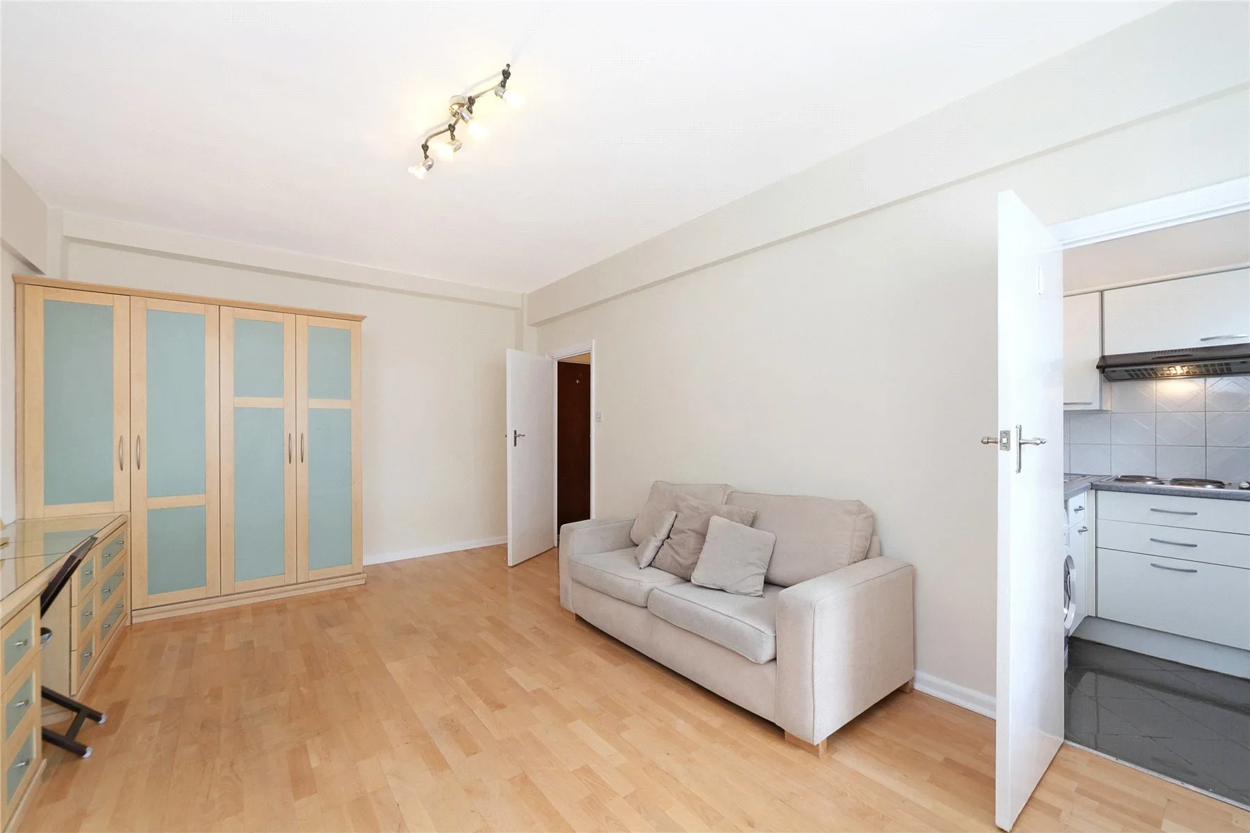 Flat Palace Gardens Terrace in Greater London