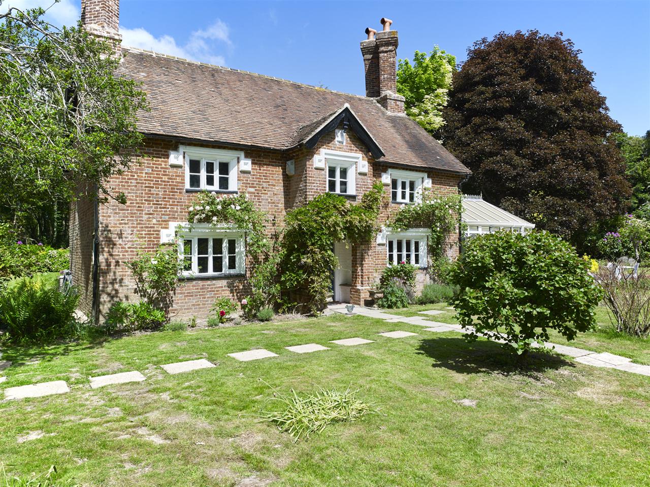 House White Hill in Ashford