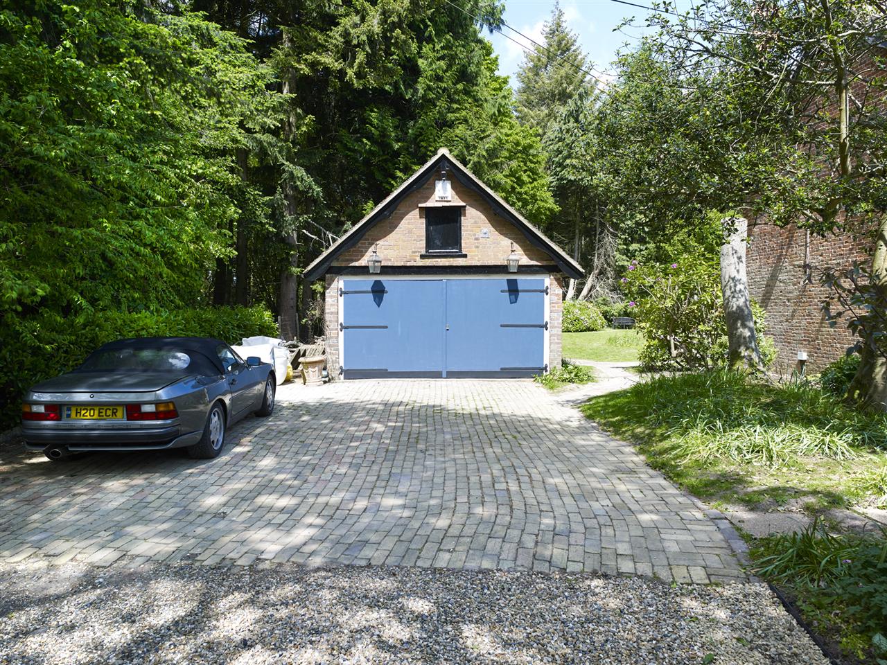 House White Hill in Ashford