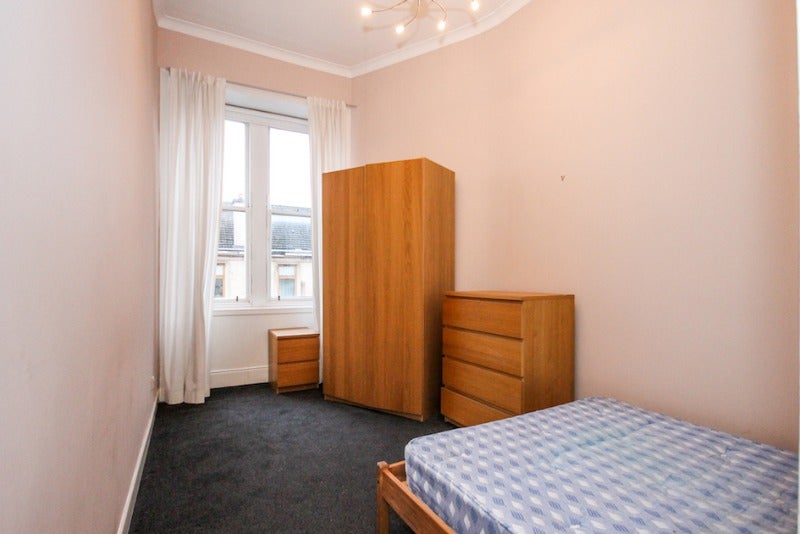 Flat Stewartville Street in Glasgow