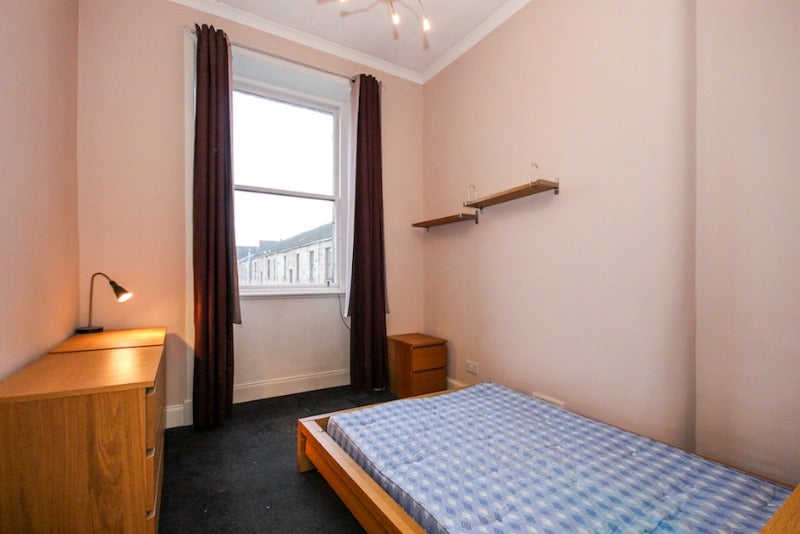 Flat Stewartville Street in Glasgow