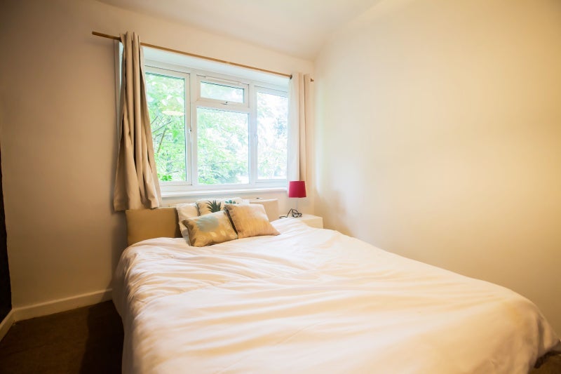 Room Sawley Road in Greater London