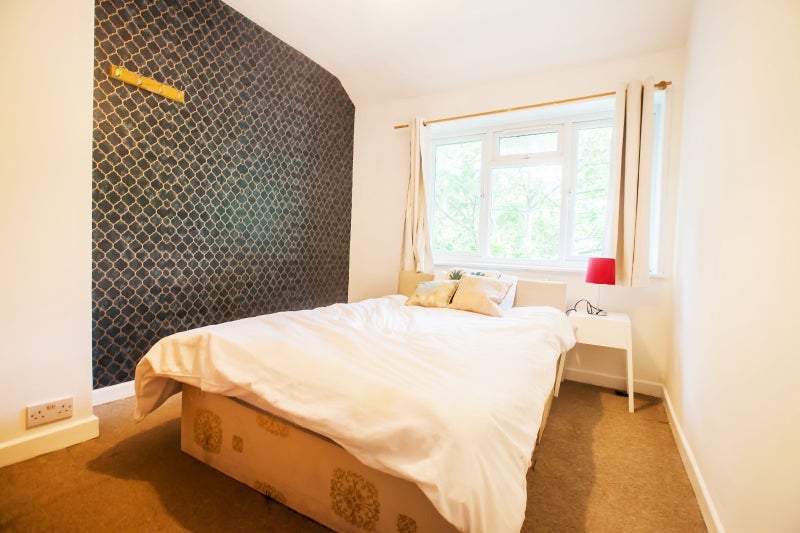 Room Sawley Road in Greater London