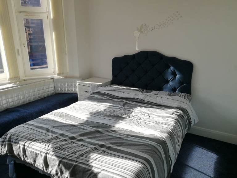 Room Hathaway Street in Glasgow