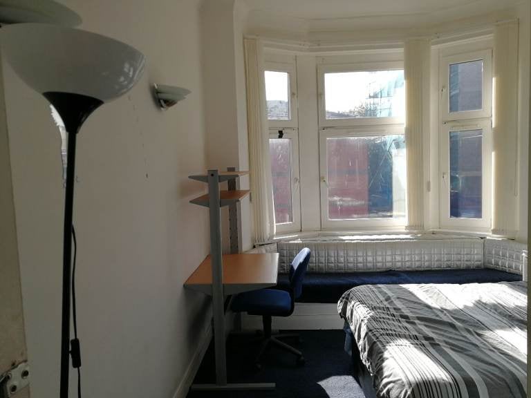 Room Hathaway Street in Glasgow