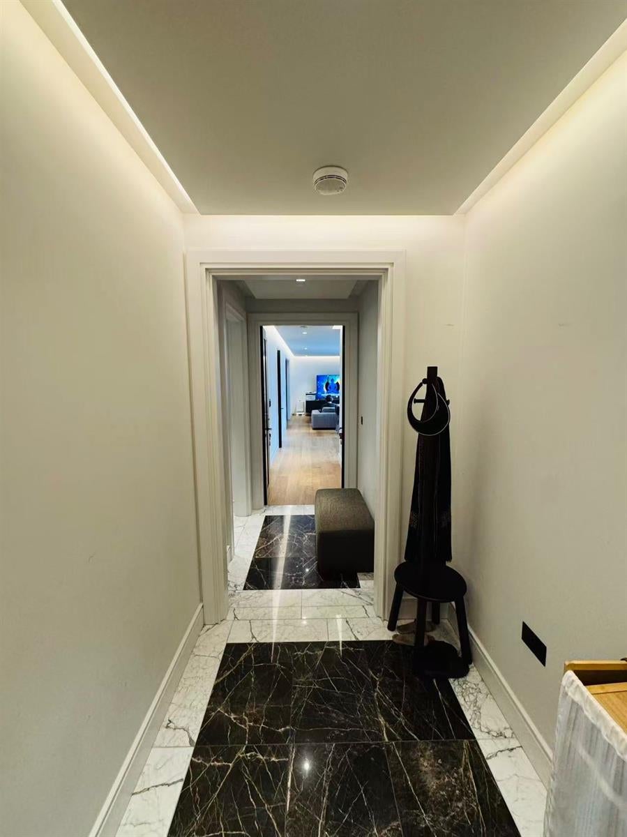 Flat Belvedere Road in Greater London