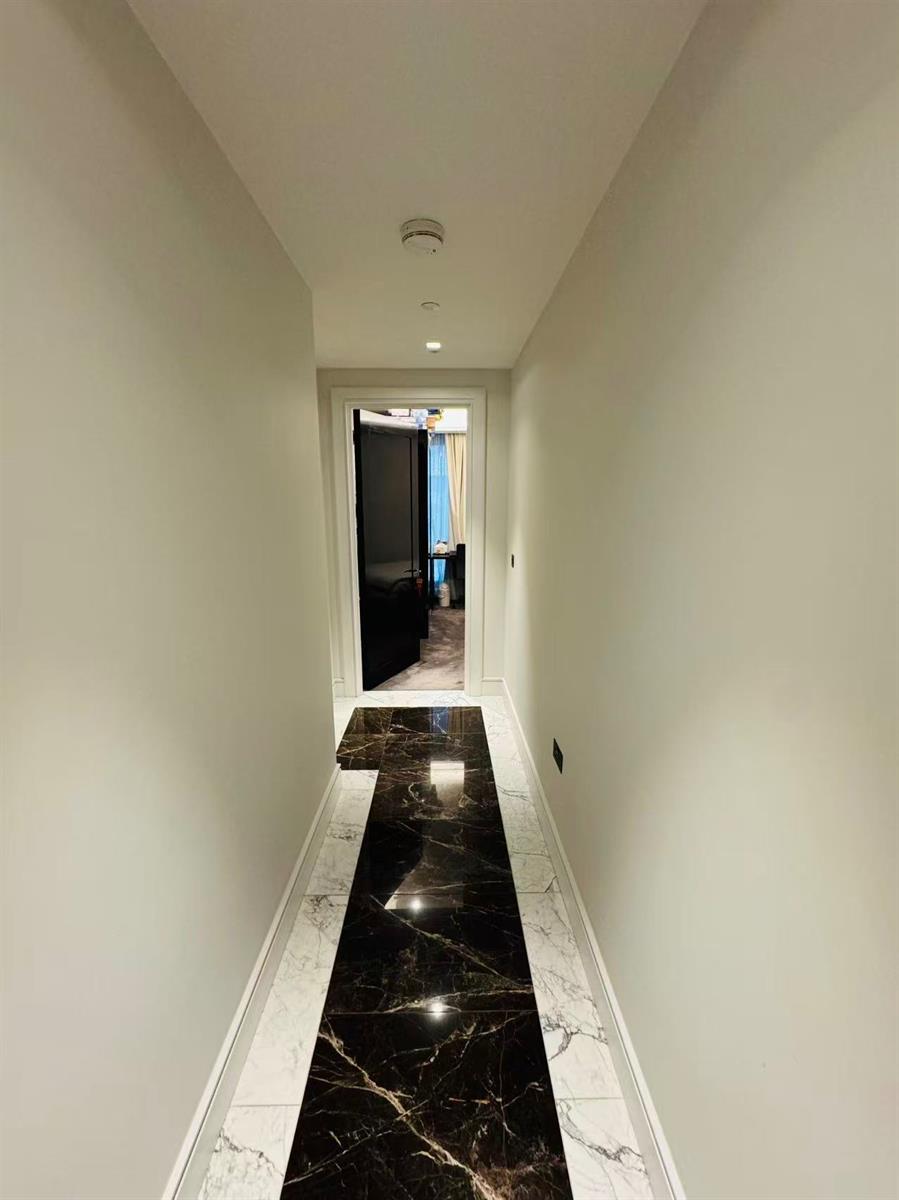 Flat Belvedere Road in Greater London