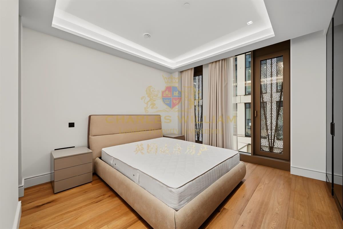 Flat Belvedere Road in Greater London