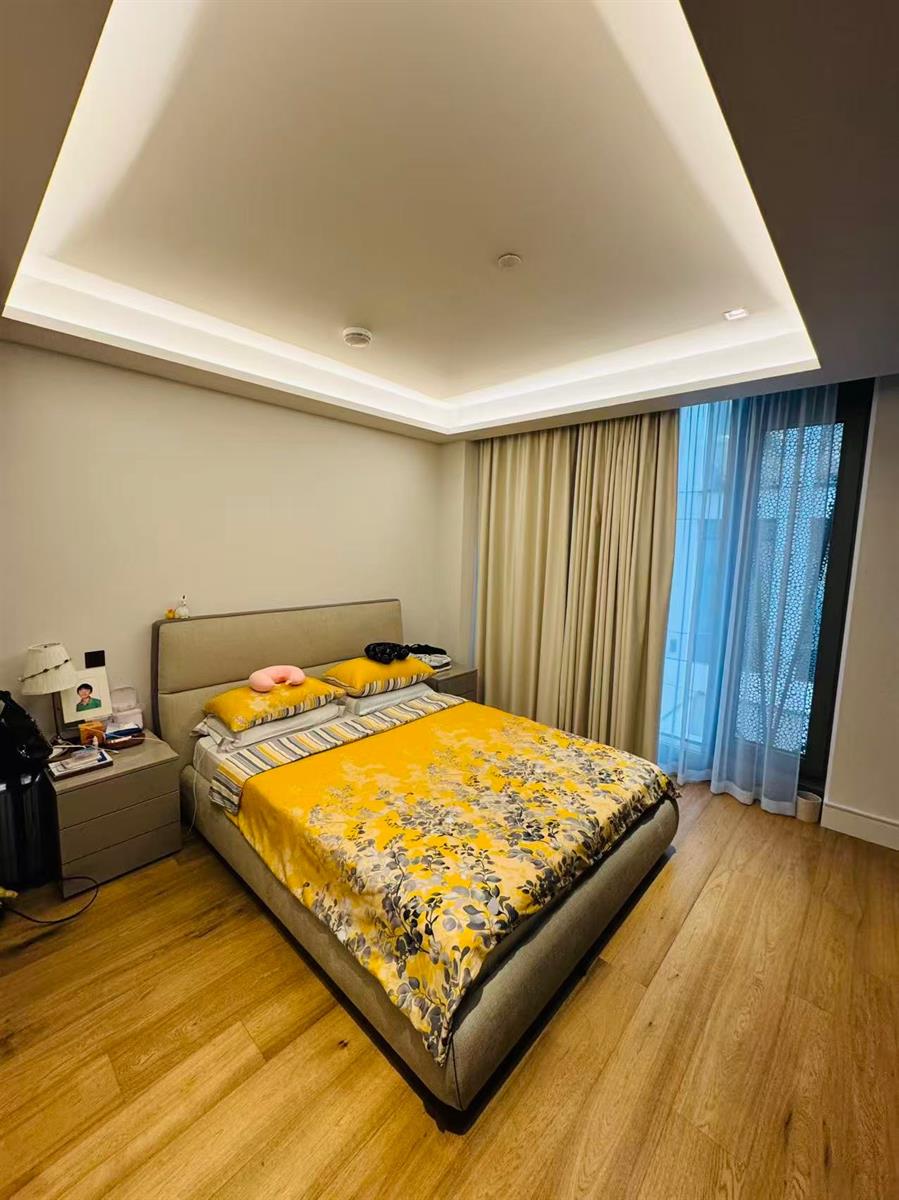 Flat Belvedere Road in Greater London
