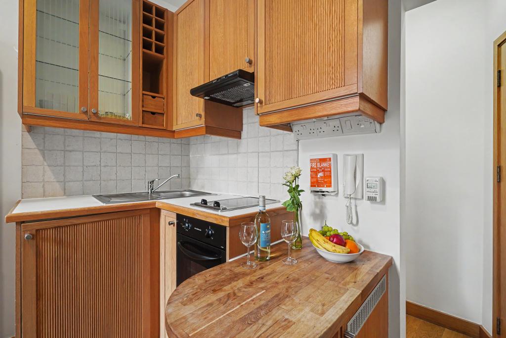 Flat Cartwright Gardens in Greater London