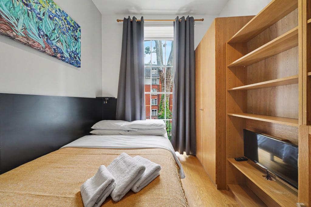 Flat Cartwright Gardens in Greater London