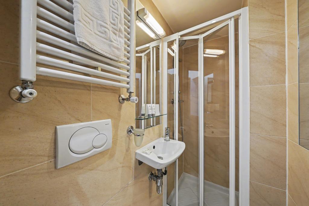 Flat Cartwright Gardens in Greater London