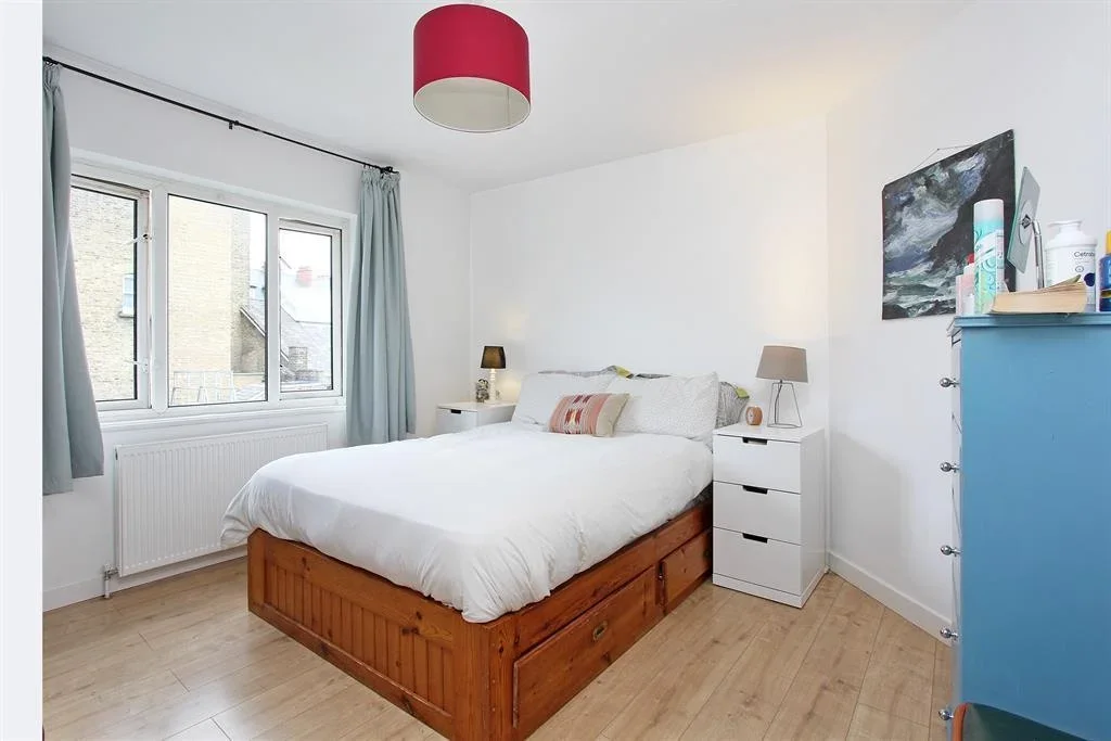 Flat Artichoke Place in Greater London
