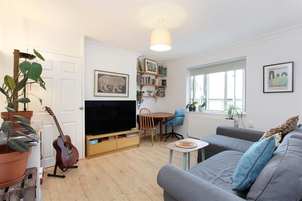 Flat Artichoke Place in Greater London
