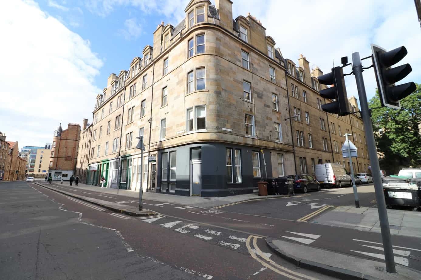 Flat Buccleuch Terrace in City of Edinburgh