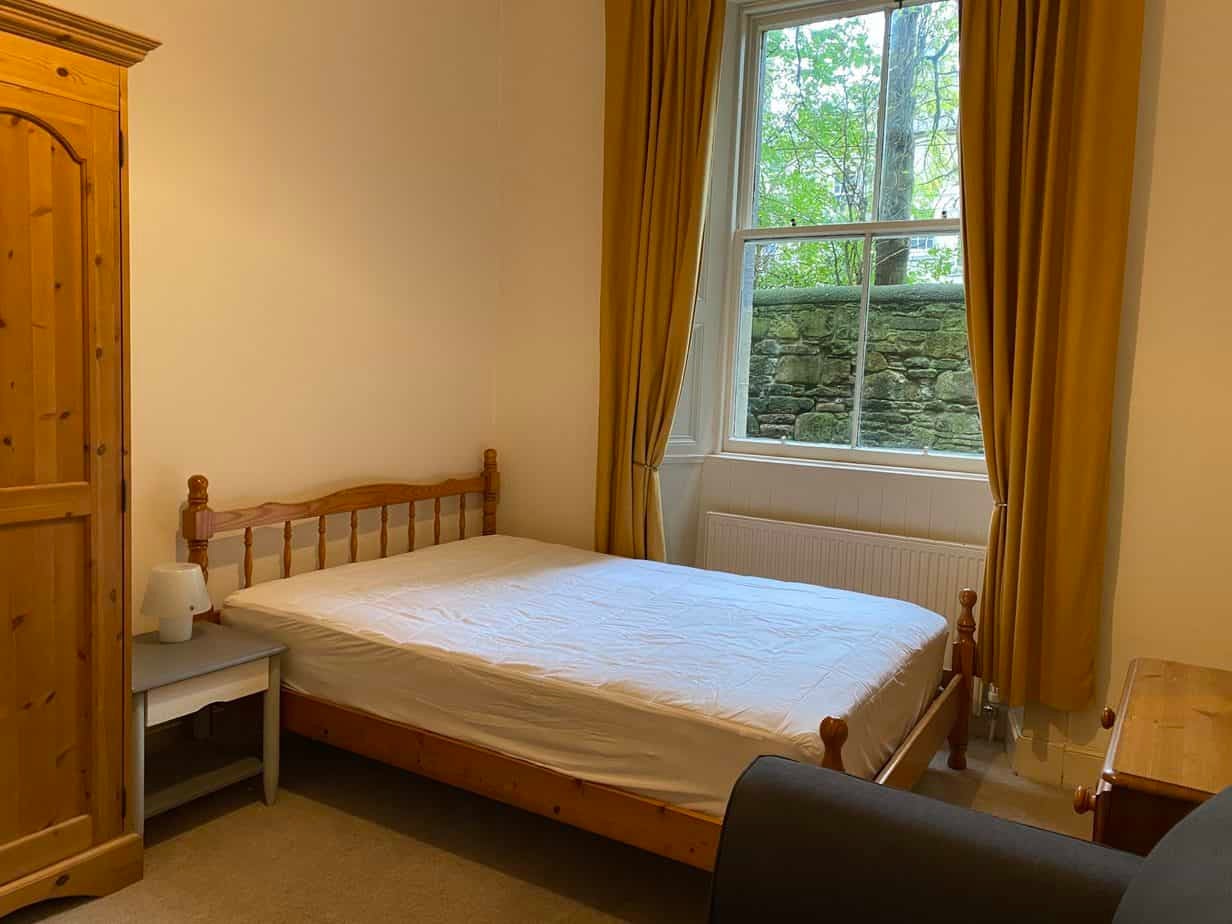 Flat Buccleuch Terrace in City of Edinburgh