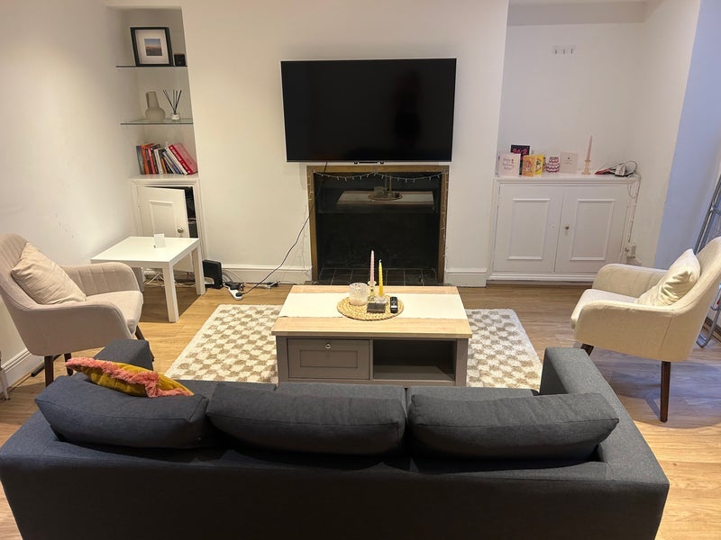 Room St George's Square in City of Westminster