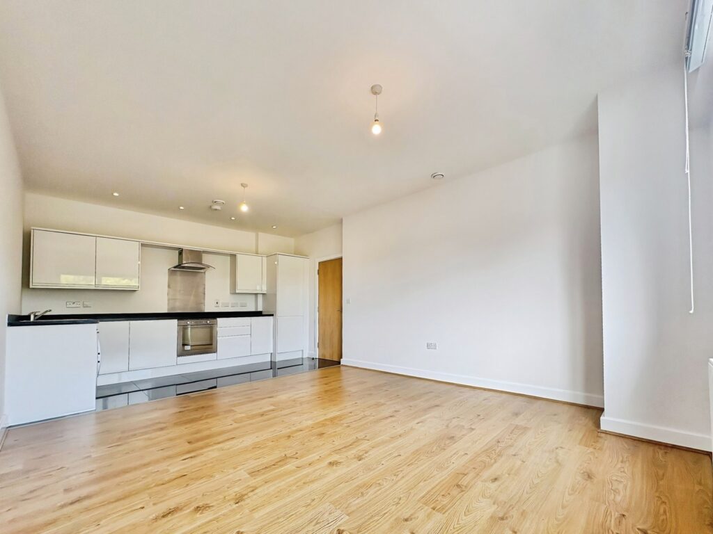Flat Stanhope Road in Surrey Heath