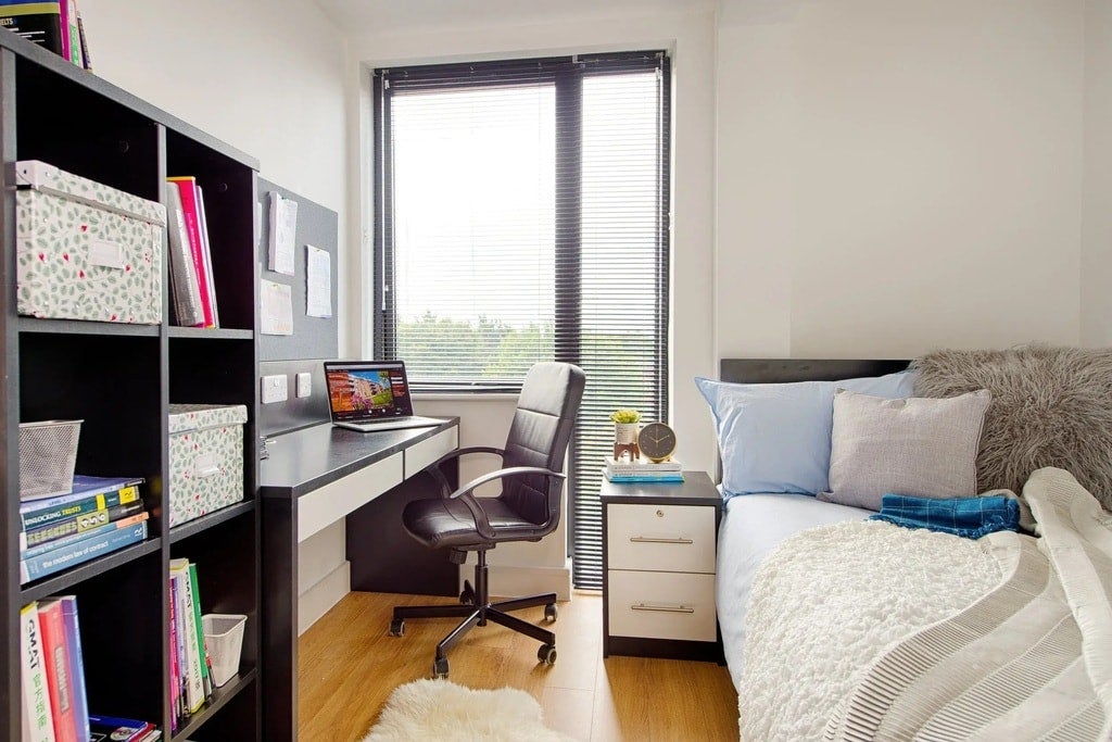 Room Myrtle Street in Liverpool