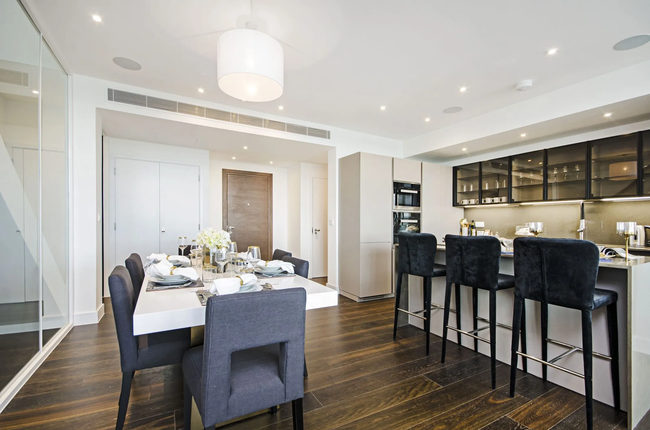 Flat Swiss Terrace in Greater London