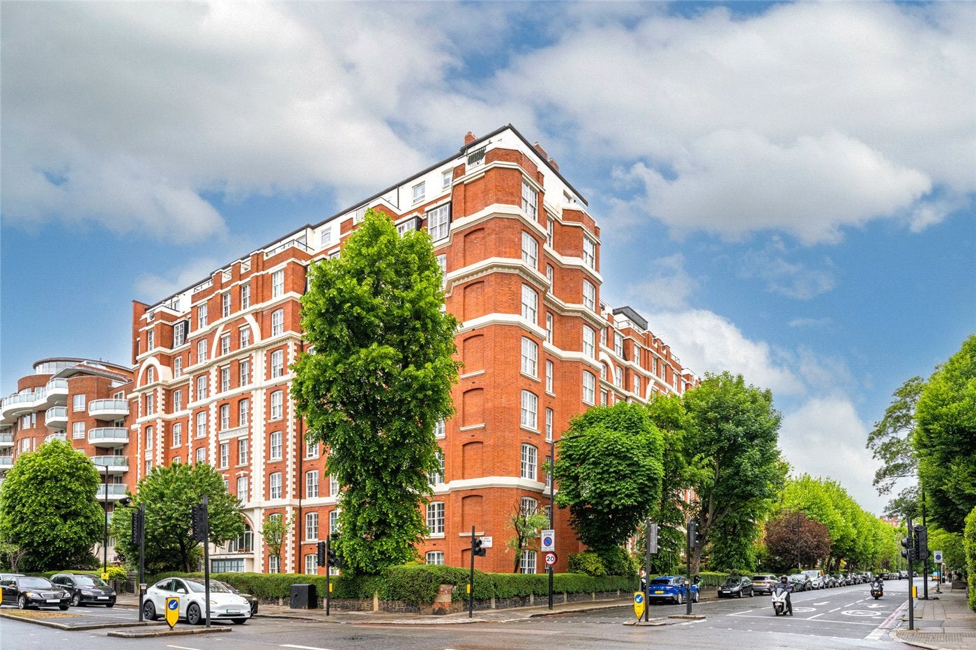 Flat Grove End Road in City of Westminster