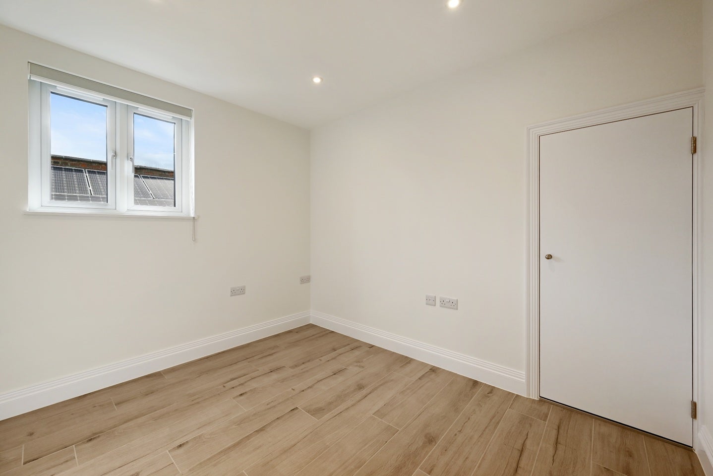 Flat Bowes Road in Greater London