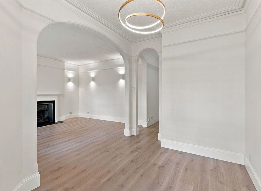 Flat Elgin Avenue in City of Westminster