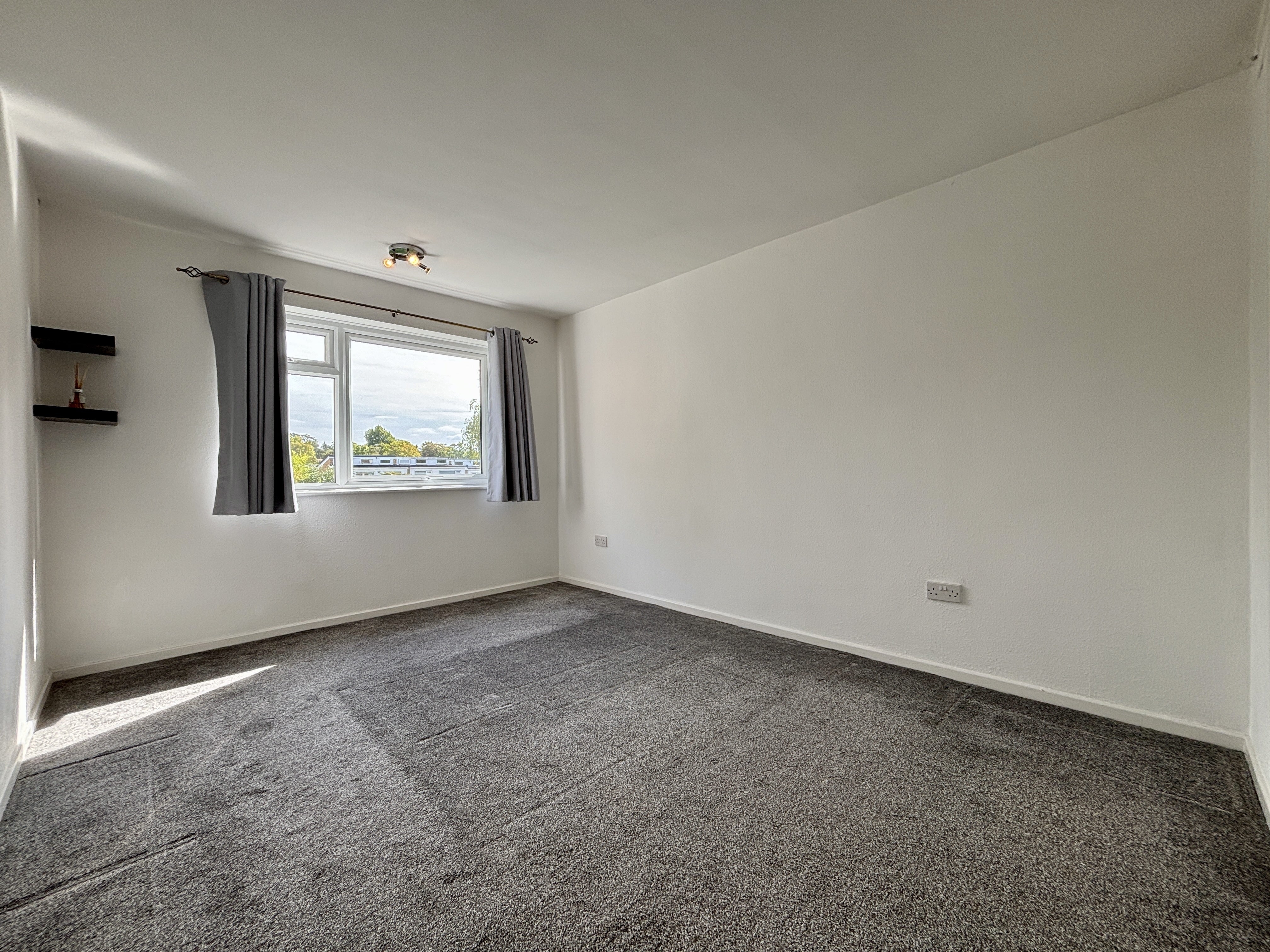 Flat Westgate Road in Greater London