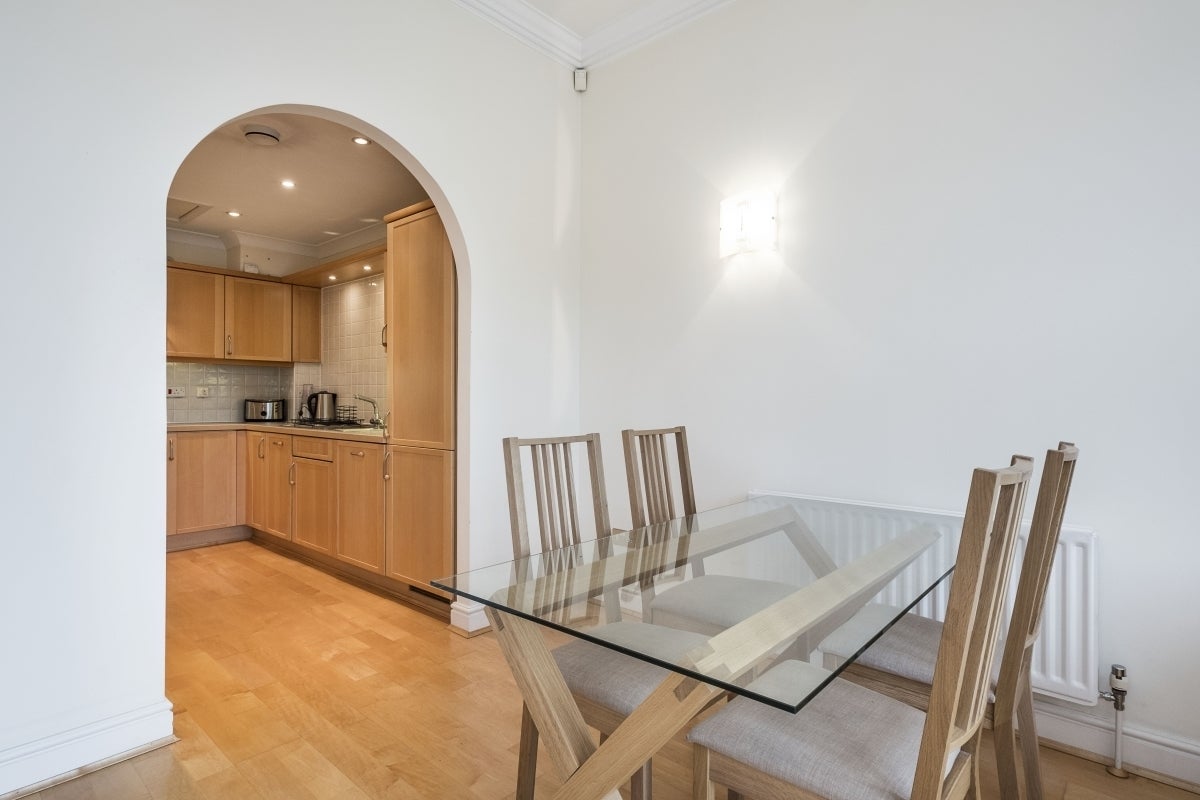 Flat Trinity Square in Greater London
