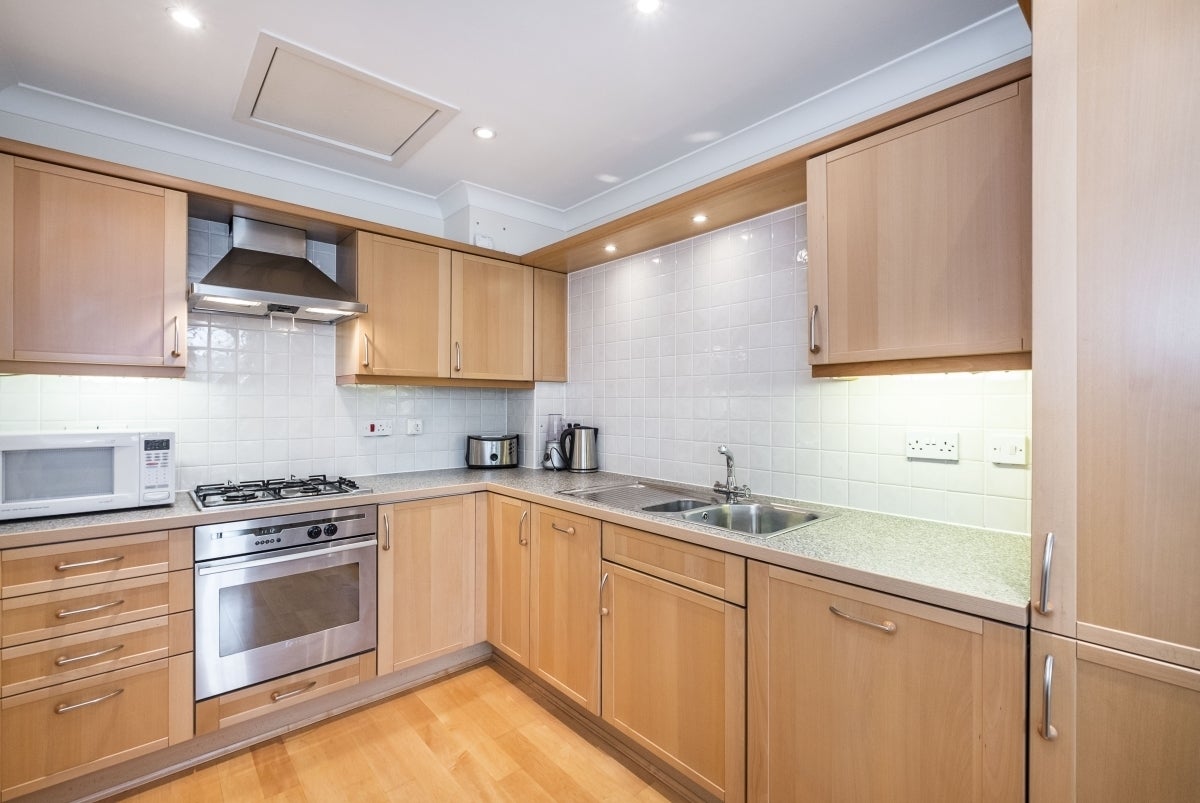 Flat Trinity Square in Greater London