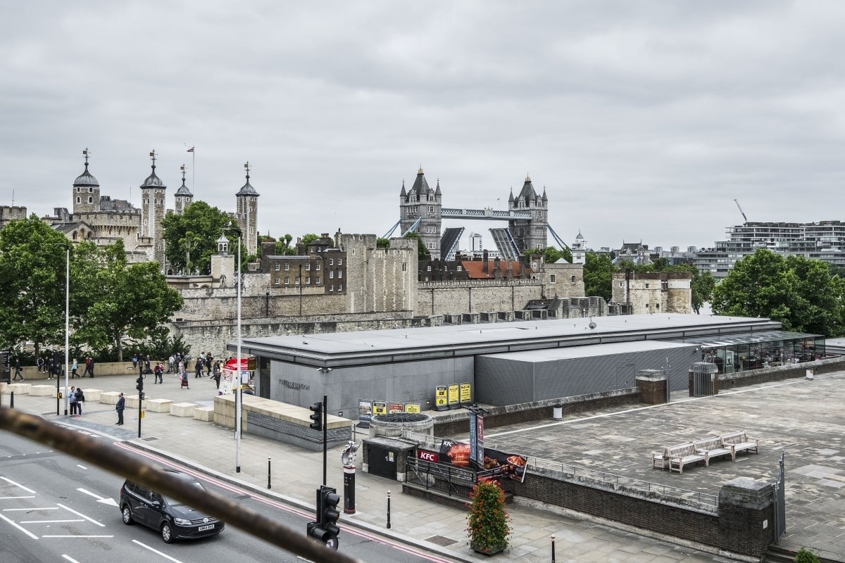 Flat Trinity Square in Greater London