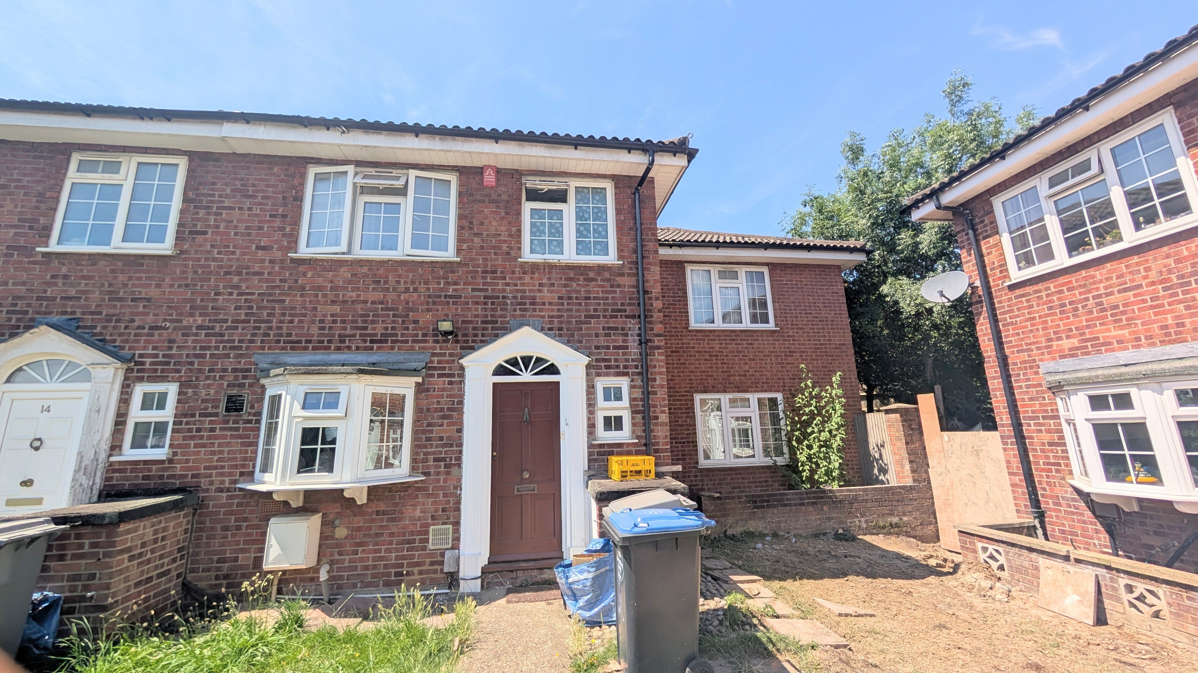 Flat Aspen Drive in Greater London