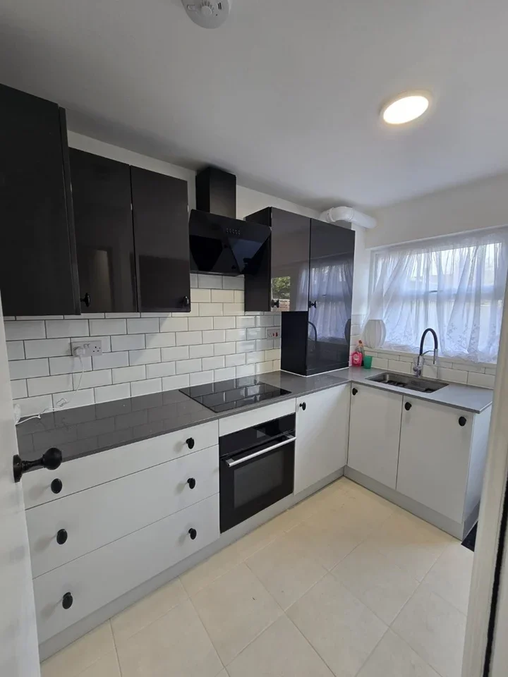 Room Sinclair Road in Greater London