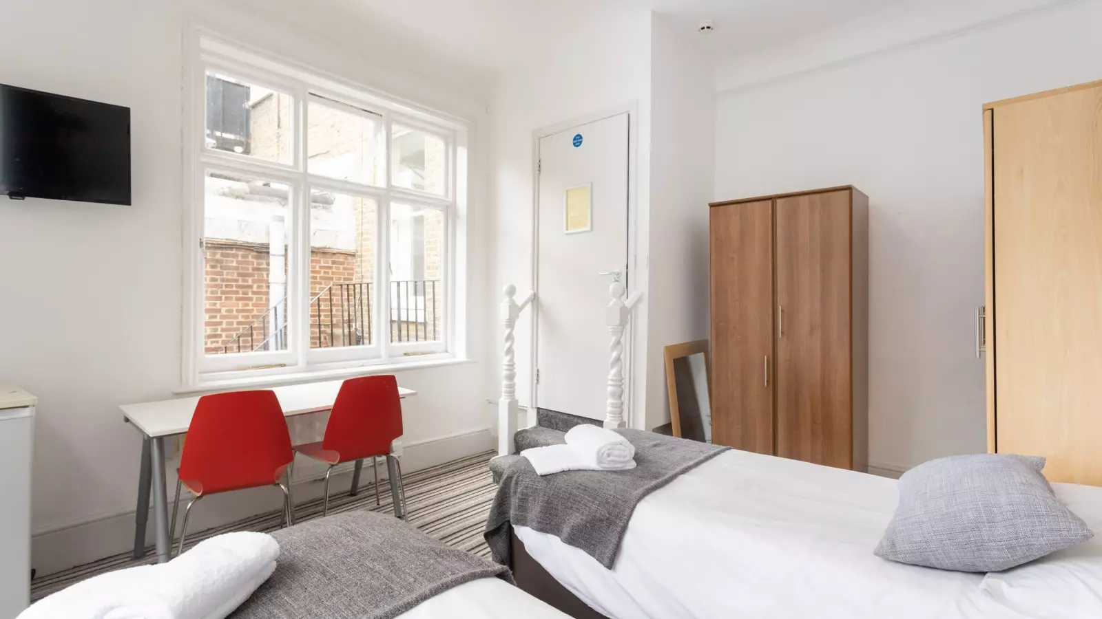 Flat Earl's Court Road in Greater London