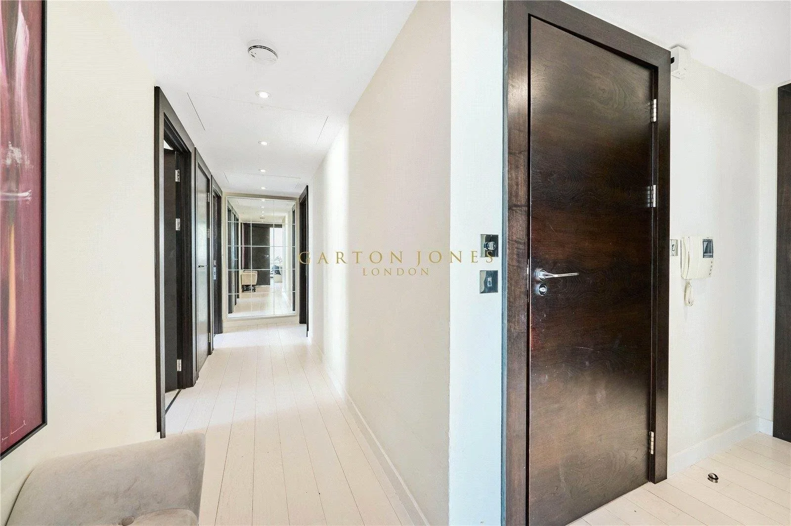 Flat Queenstown Road in Greater London