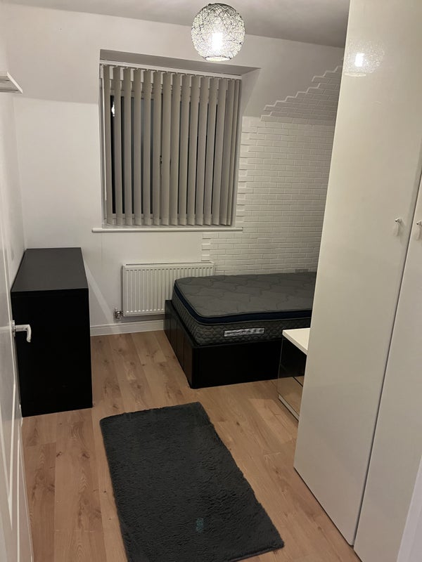 Room Mannock Way in Poole