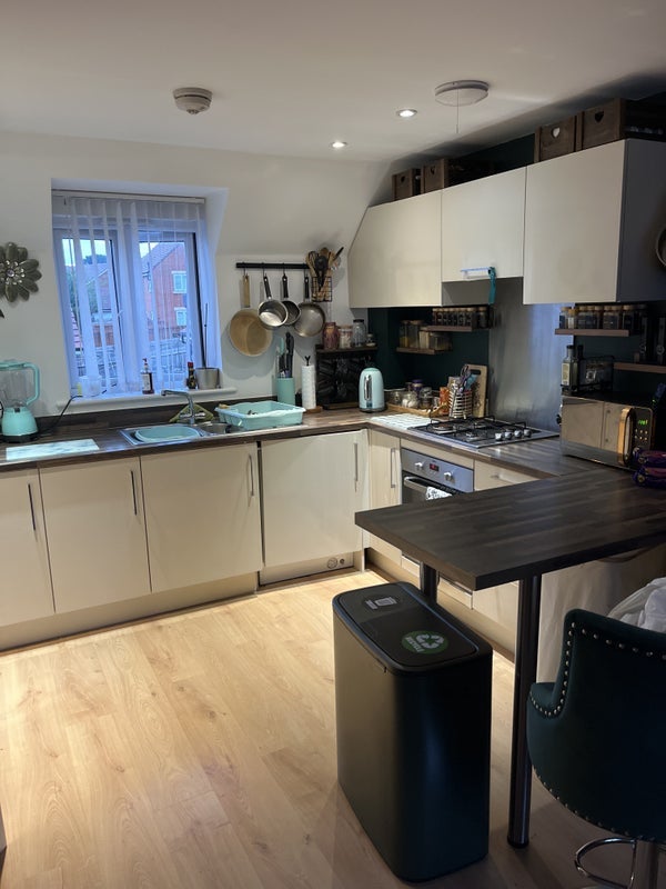 Room Mannock Way in Poole