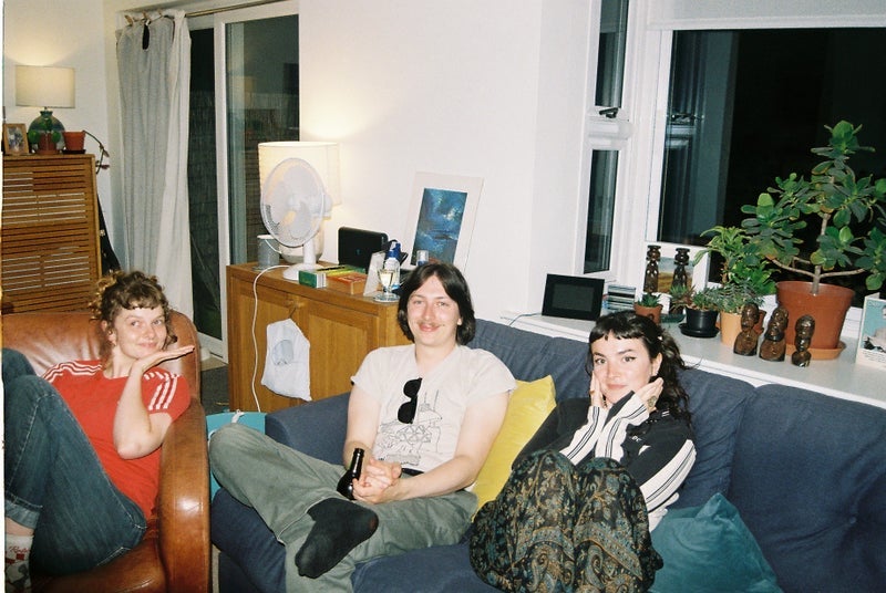 Room Gibbon Road in Greater London