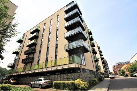 Flat Academy Way in Greater London
