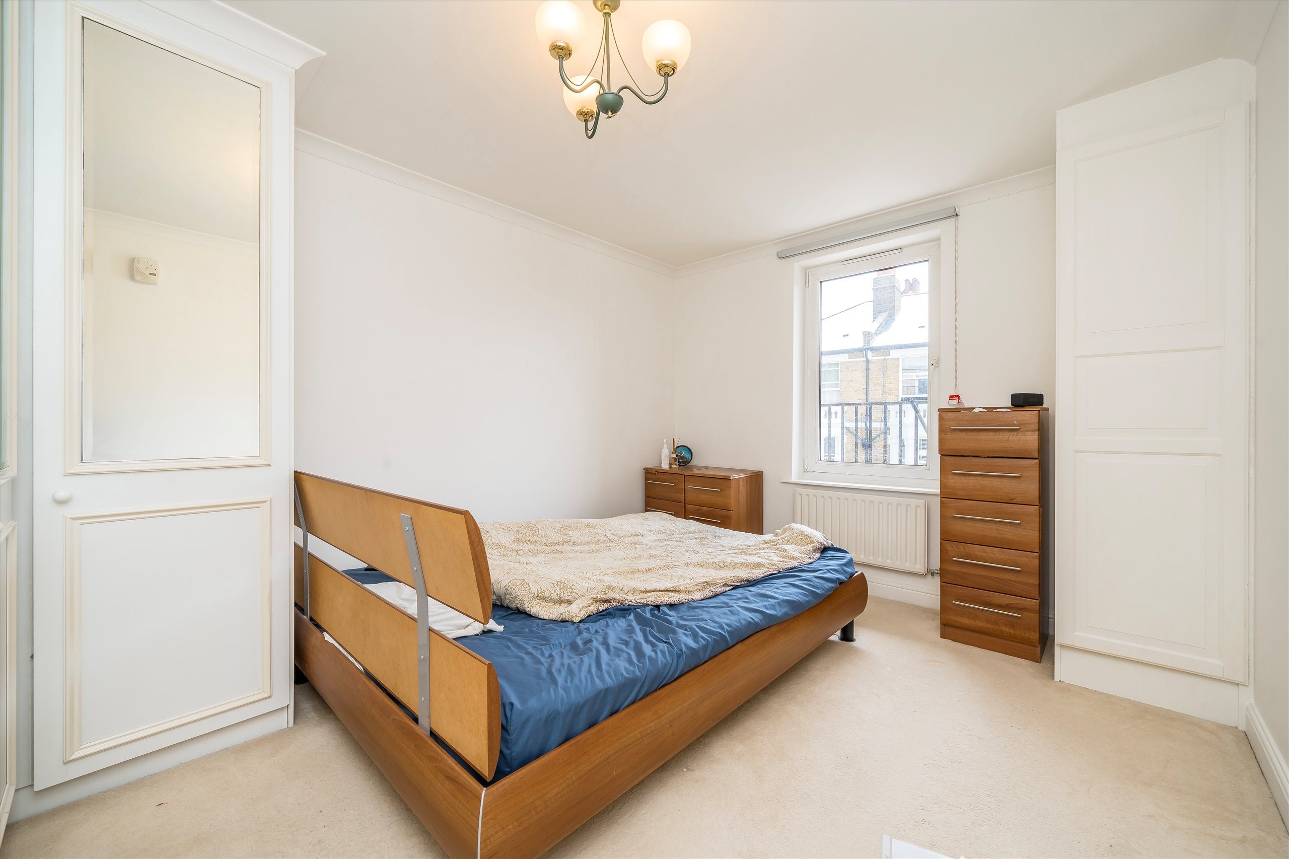 Flat Chiswick High Road in Greater London