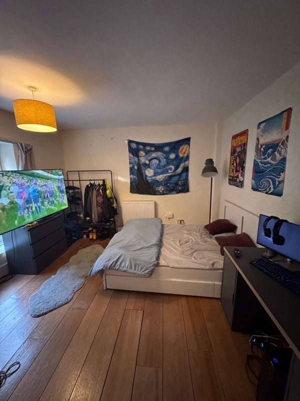 Room Parrys Lane in Bristol