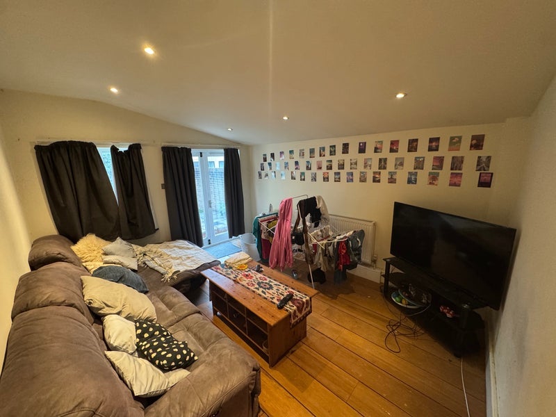Room Parrys Lane in Bristol