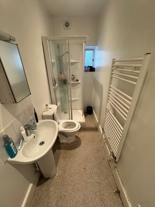 Room Parrys Lane in Bristol