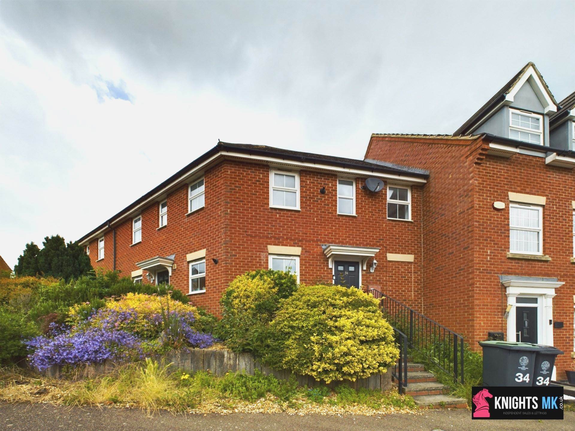 Flat Lodge Way in Irthlingborough